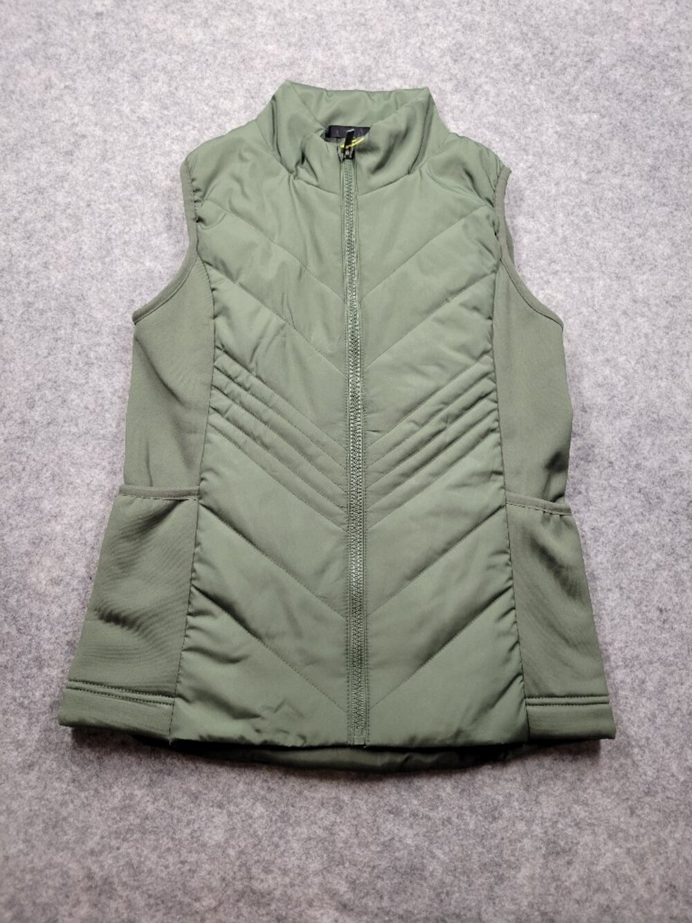 All In Motion girls vest size 10/12 green new with tags